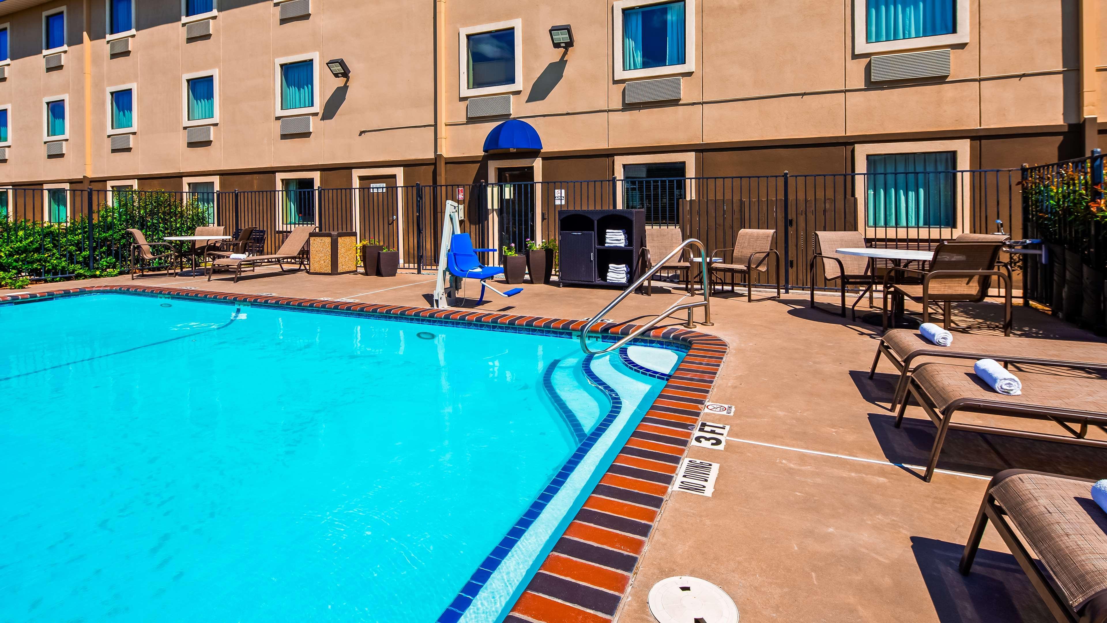 Best Western Plus University Inn & Suites Wichita Falls Exterior foto