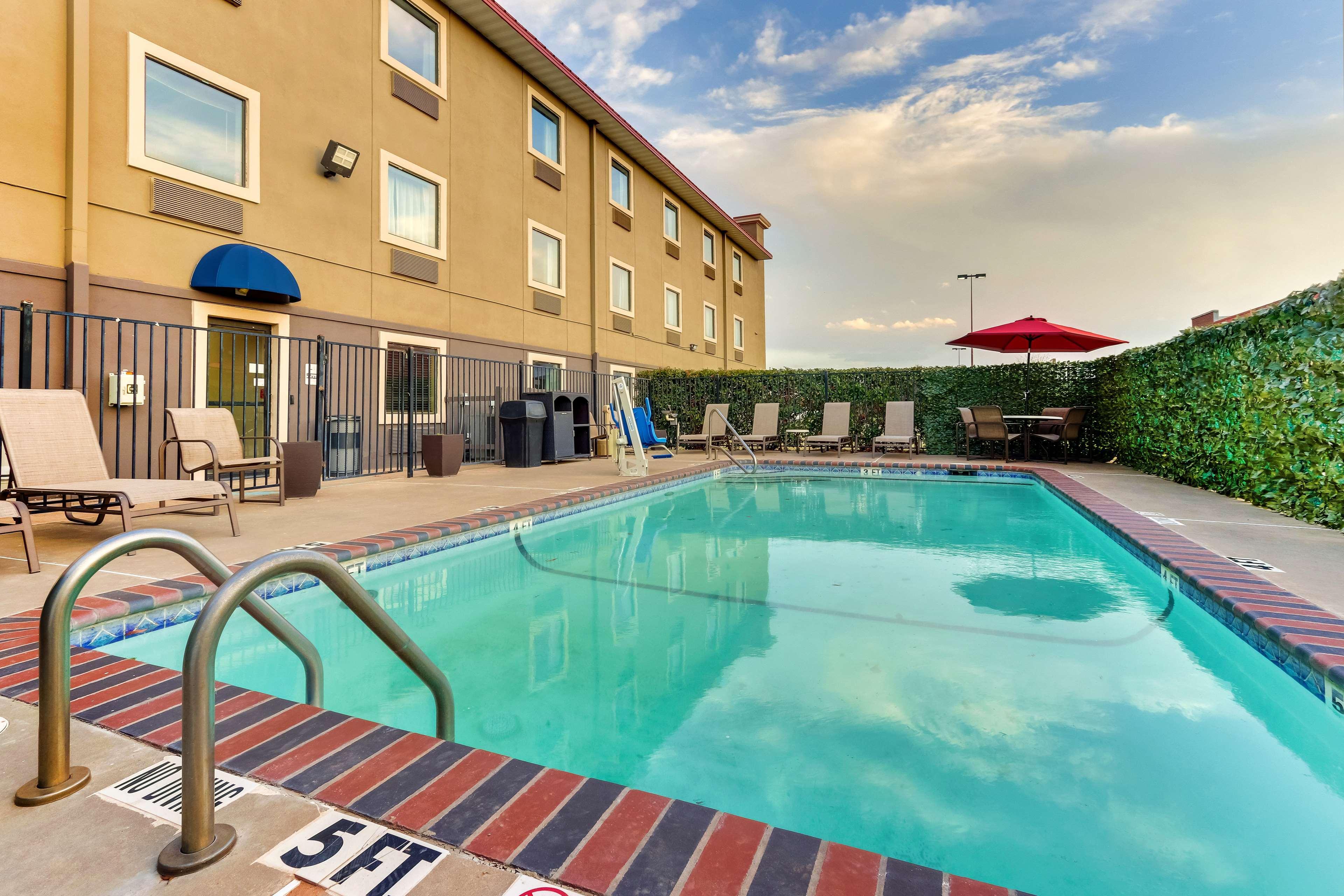 Best Western Plus University Inn & Suites Wichita Falls Exterior foto